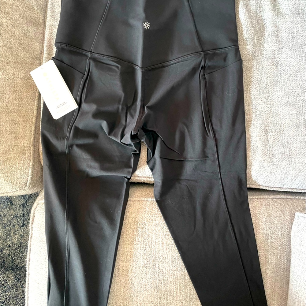 Athleta Salutation Stash 7/8 Black Tight - New with Tags